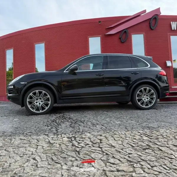 Porsche Cayenne 2012 - 29500 EUR, 211000 km - AUTO.MOTO.pt - 211000km - foto 21 de 22