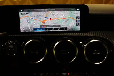 Mercedes-Benz CLA 250 2022 - 28900 EUR, 99000 km - AUTO.MOTO.pt - 99000km - foto 24 de 32