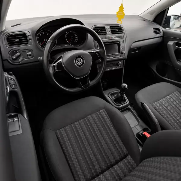 Volkswagen Polo 2016 - 9900 EUR, 86000 km - 86000km - foto 5 de 7