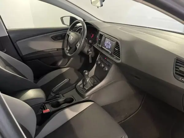 SEAT Leon 2013 - 8500 EUR, 258000 km - AUTO.MOTO.pt - 258000km - foto 17 de 27