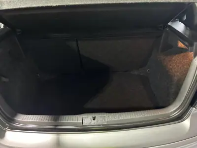 Volkswagen Polo 2009 - 6000 EUR, 189000 km - AUTO.MOTO.pt - 189000km - foto 9 de 21