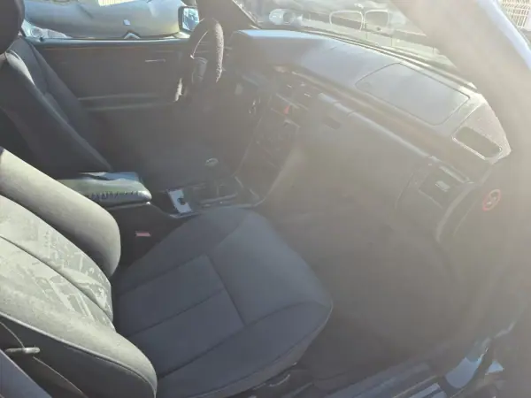 Mercedes-Benz E 220 1997 - 3900 EUR, 500000 km - AUTO.MOTO.pt - 500000km - foto 20 de 28