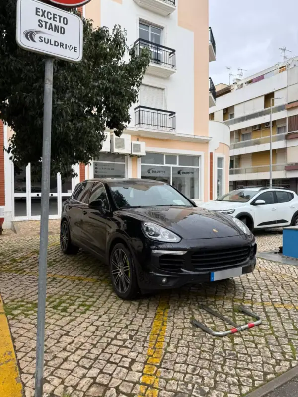 Porsche Cayenne 2011 - 39500 EUR, 162000 km - AUTO.MOTO.pt - 162000km - foto 3 de 18
