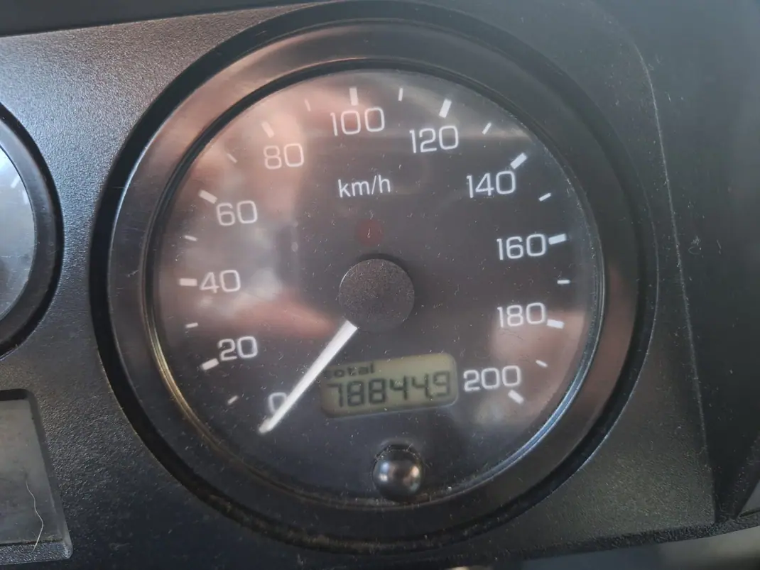 Land Rover Defender 2005 - 52000 EUR, 79000 km - AUTO.MOTO.pt - 79000km - foto 2 de 11