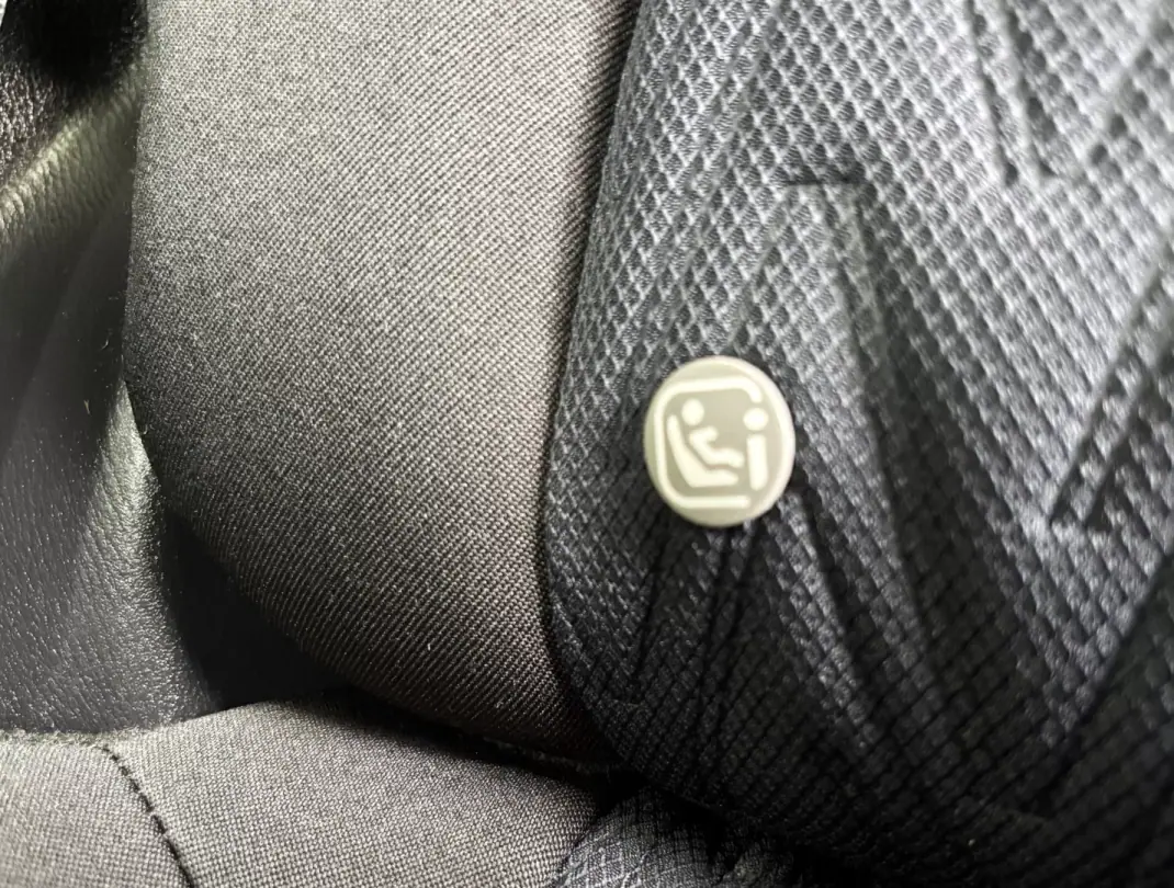 Mazda 2 2015 - 11500 EUR, 75000 km - AUTO.MOTO.pt - 75000km - foto 13 de 33