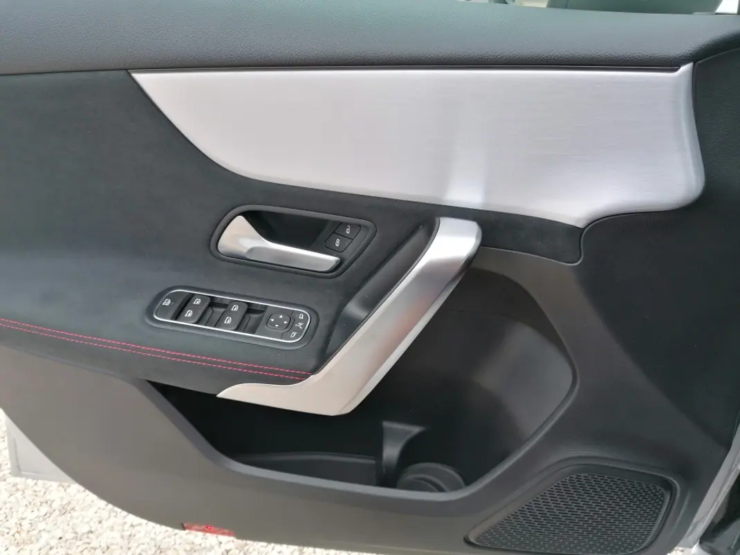 Mercedes-Benz A 180 2019 - 23950 EUR, 114000 km - AUTO.MOTO.pt - 114000km - foto 11 de 12