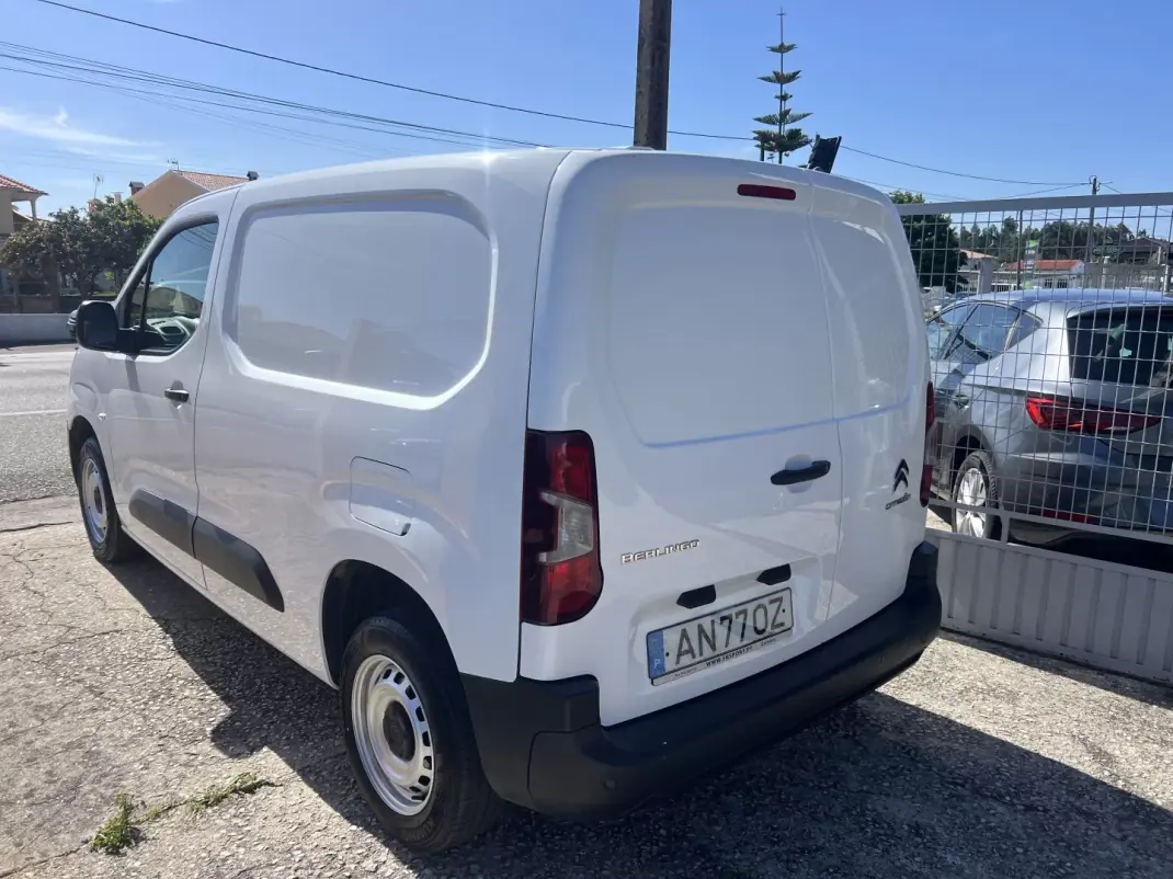 Citroën Berlingo 2022 - 13800 EUR, 118170 km - AUTO.MOTO.pt - 118170km - foto 10 de 12