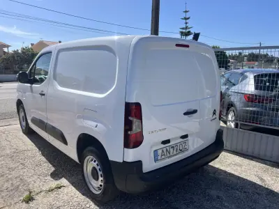Citroën Berlingo 2022 - 13800 EUR, 118170 km - AUTO.MOTO.pt - 118170km - foto 10 de 12