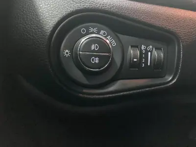 Jeep Renegade 2019 - 12900 EUR, 102216 km - AUTO.MOTO.pt - 102216km - foto 14 de 42