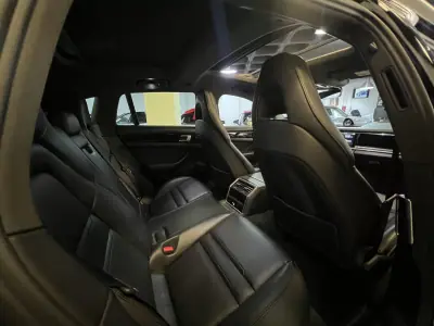 Porsche Panamera Sport Turismo 2020 - 74990 EUR, 120000 km - AUTO.MOTO.pt - 120000km - foto 10 de 56
