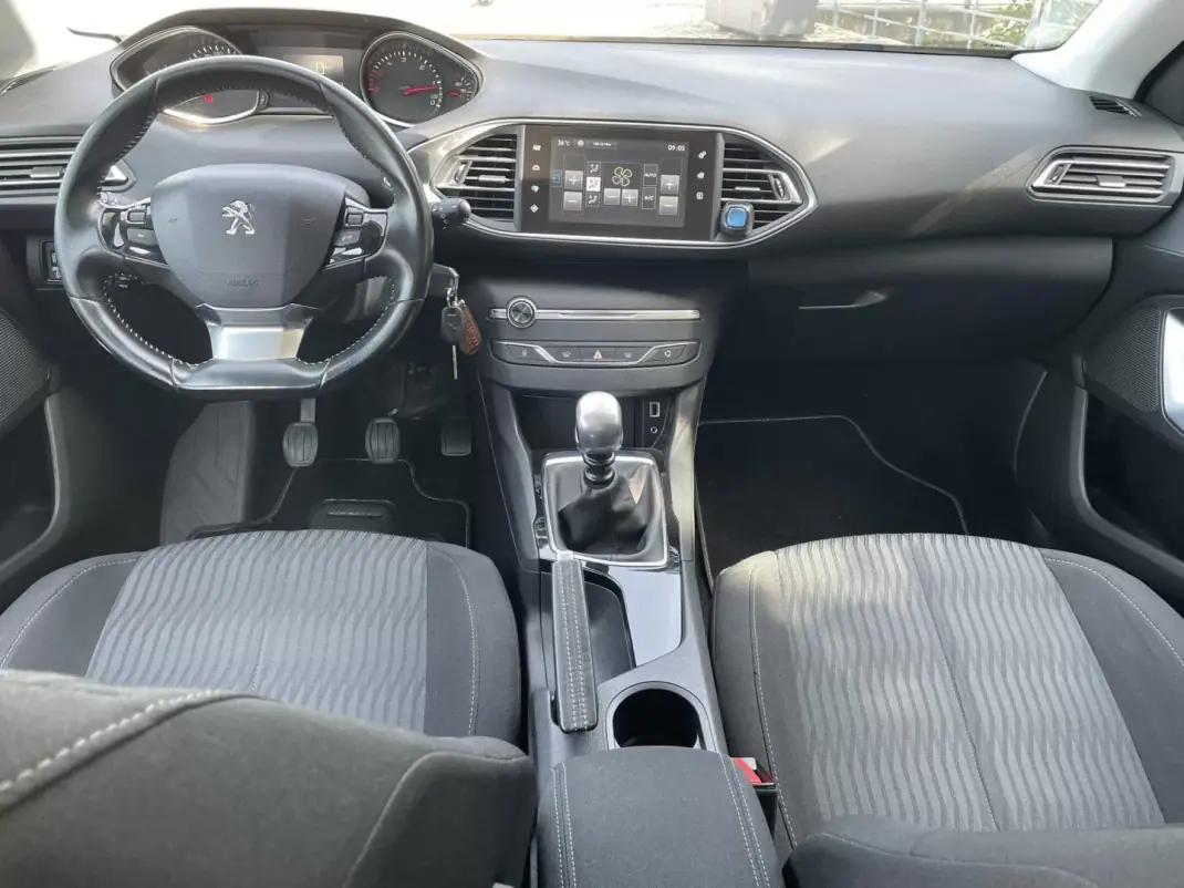 Peugeot 308 SW 2016 - 14000 EUR, 156000 km - AUTO.MOTO.pt - 156000km - foto 6 de 9