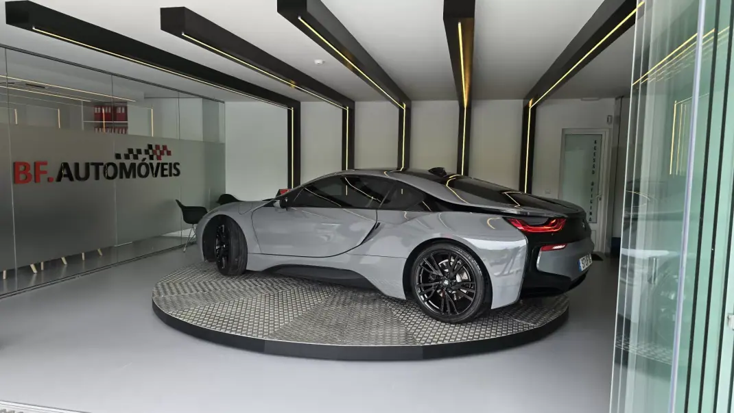 BMW i8 2015 - 62500 EUR, 132830 km - 132830km - foto 17 de 50