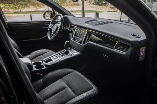 Porsche Macan 2018 - 54990 EUR, 99798 km - AUTO.MOTO.pt - 99798km - foto 29 de 45