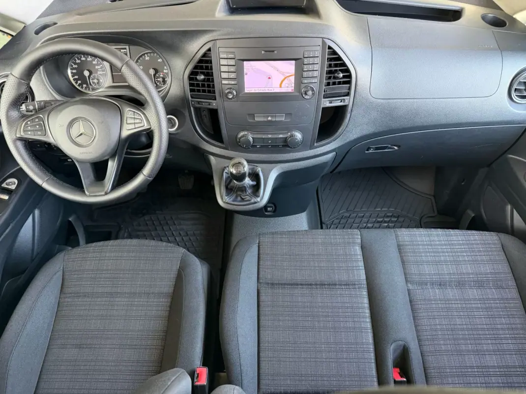 Mercedes-Benz Vito Tourer 2017 - 25000 EUR, 176000 km - AUTO.MOTO.pt - 176000km - foto 4 de 12