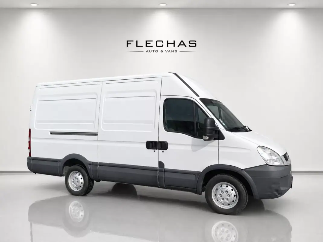 Iveco 2010 - 12500 EUR, 151000 km - AUTO.MOTO.pt - 151000km - foto 2 de 11