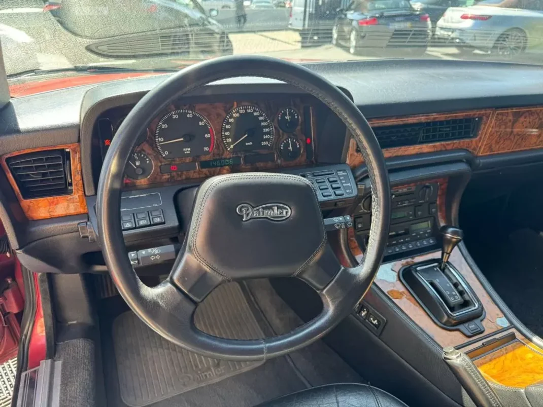 Jaguar Daimler 1990 - 19900 EUR, 146000 km - AUTO.MOTO.pt - 146000km - foto 7 de 14