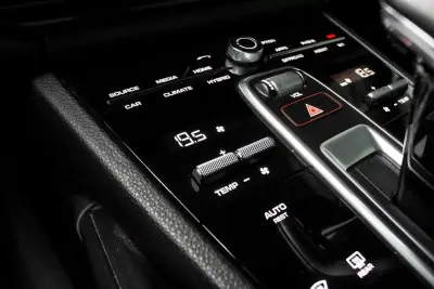 Porsche Cayenne Coupé 2020 - 69890 EUR, 126171 km - AUTO.MOTO.pt - 126171km - foto 22 de 45