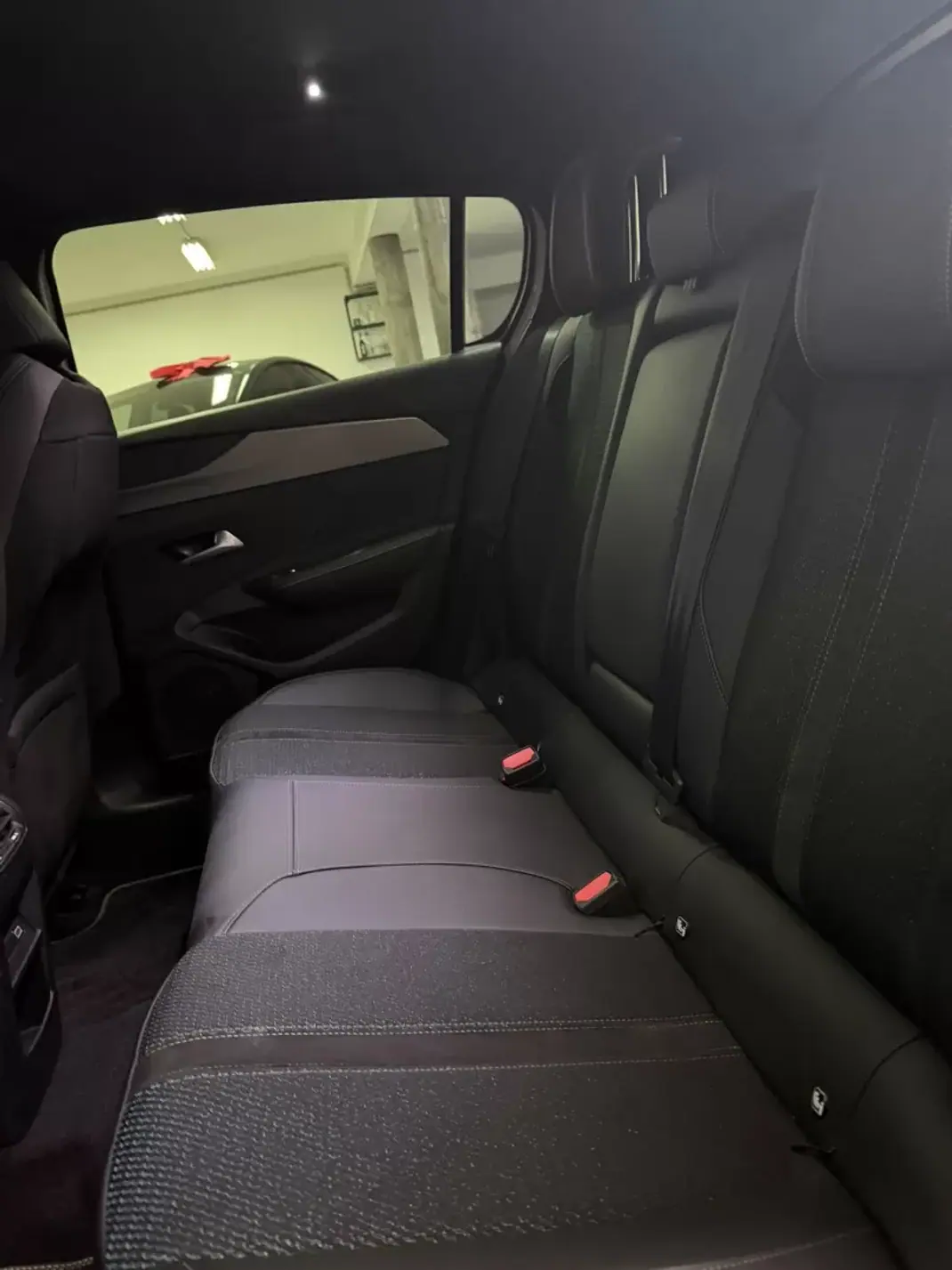 Peugeot e-308 2023 - 29990 EUR, 18850 km - AUTO.MOTO.pt - 18850km - foto 13 de 14