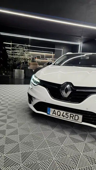 Renault Mégane Sport Tourer 2022 - 16750 EUR, 128121 km - AUTO.MOTO.pt - 128121km - foto 5 de 18