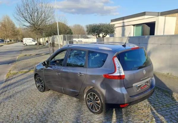 Renault Grand Scénic 2015 - 10990 EUR, 189000 km - AUTO.MOTO.pt - 189000km - foto 4 de 15