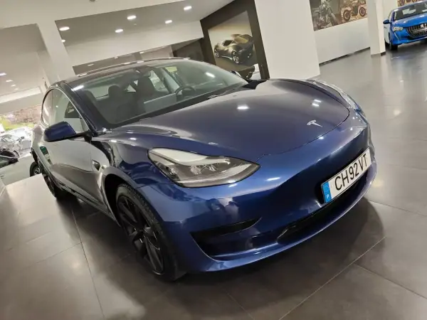 Tesla Model 3 2021 - 25990 EUR, 100000 km - AUTO.MOTO.pt - 100000km - foto 16 de 46