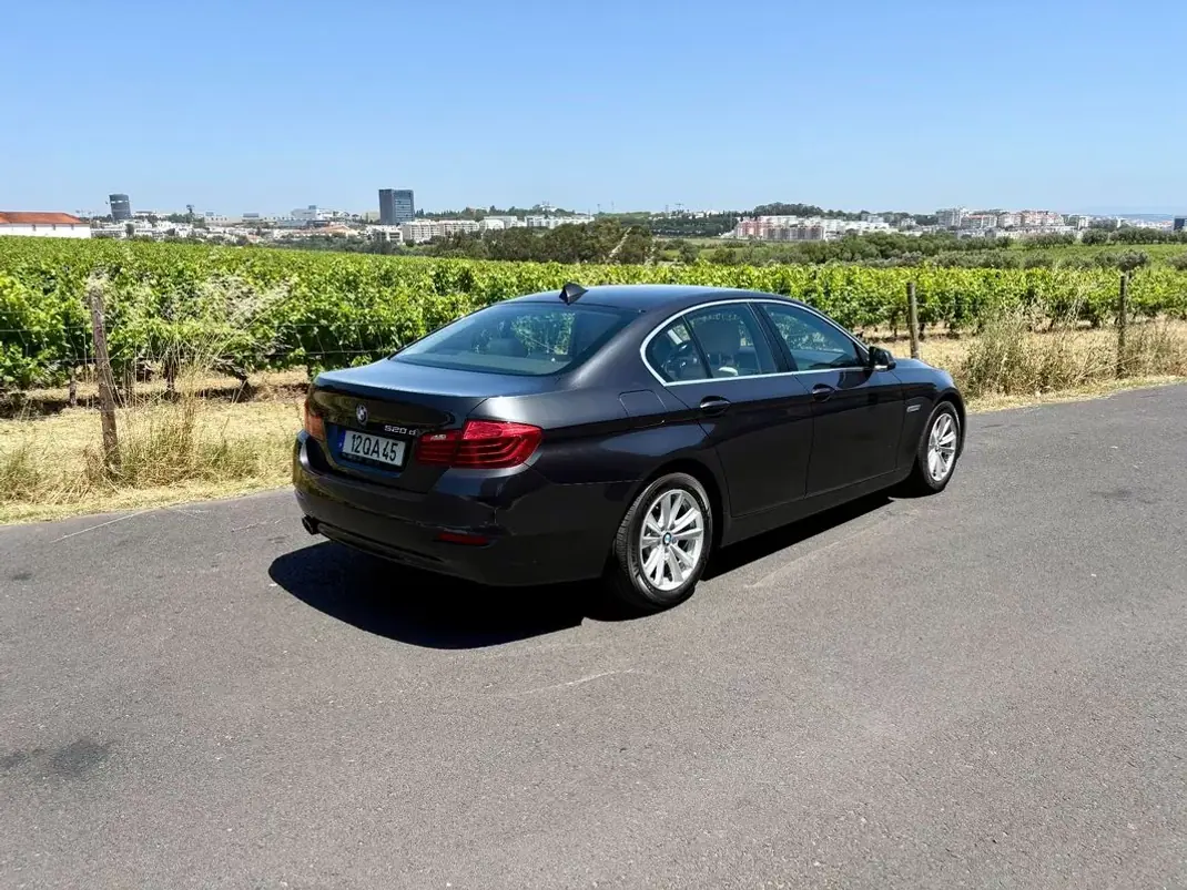BMW 520 2015 - 21900 EUR, 56196 km - AUTO.MOTO.pt - 56196km - foto 3 de 24