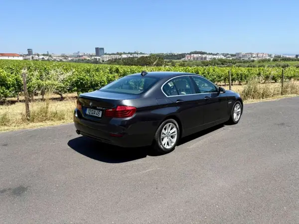BMW 520 2015 - 21900 EUR, 56196 km - AUTO.MOTO.pt - 56196km - foto 3 de 24