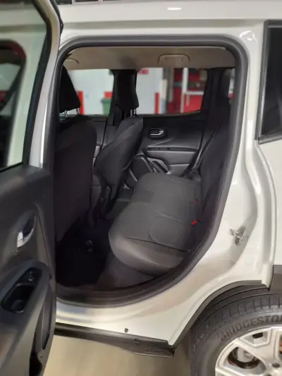 Jeep Renegade 2020 - 17990 EUR, 81429 km - AUTO.MOTO.pt - 81429km - foto 9 de 16