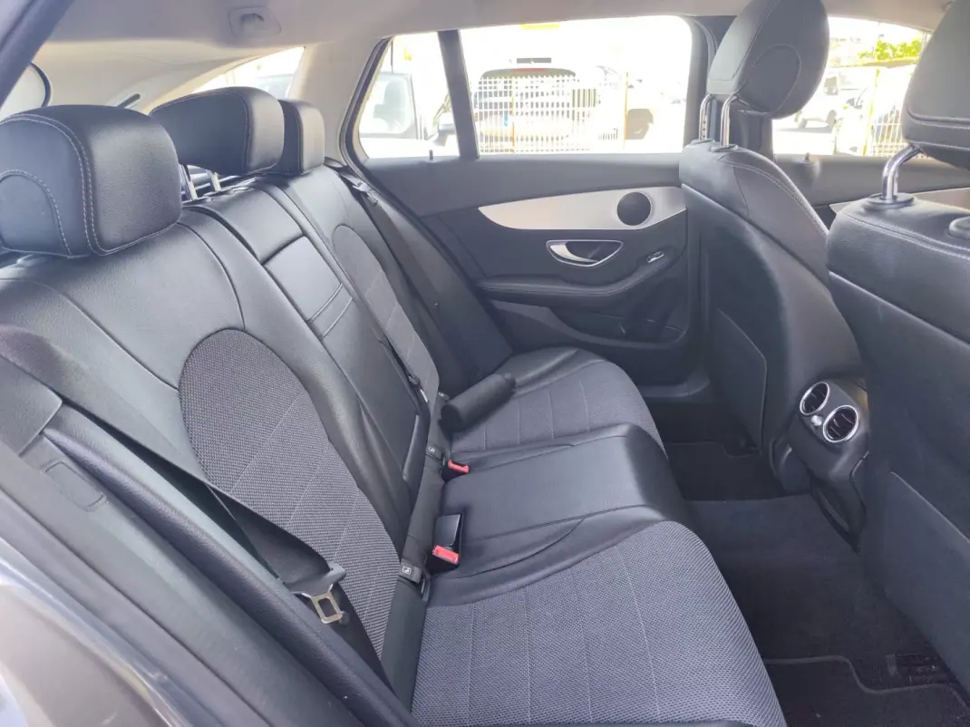 Mercedes-Benz C 180 2018 - 20990 EUR, 221000 km - AUTO.MOTO.pt - 221000km - foto 18 de 18