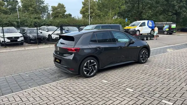 Volkswagen ID.3 2023 - 24550 EUR, 82035 km - AUTO.MOTO.pt - 82035km - foto 4 de 12