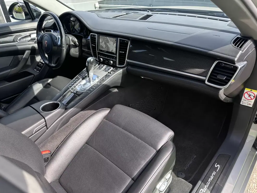 Porsche Panamera 2015 - 35000 EUR, 159000 km - AUTO.MOTO.pt - 159000km - foto 61 de 67