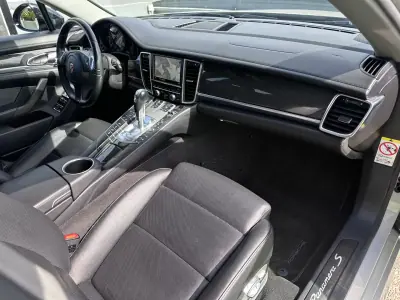 Porsche Panamera 2015 - 35000 EUR, 159000 km - AUTO.MOTO.pt - 159000km - foto 61 de 67