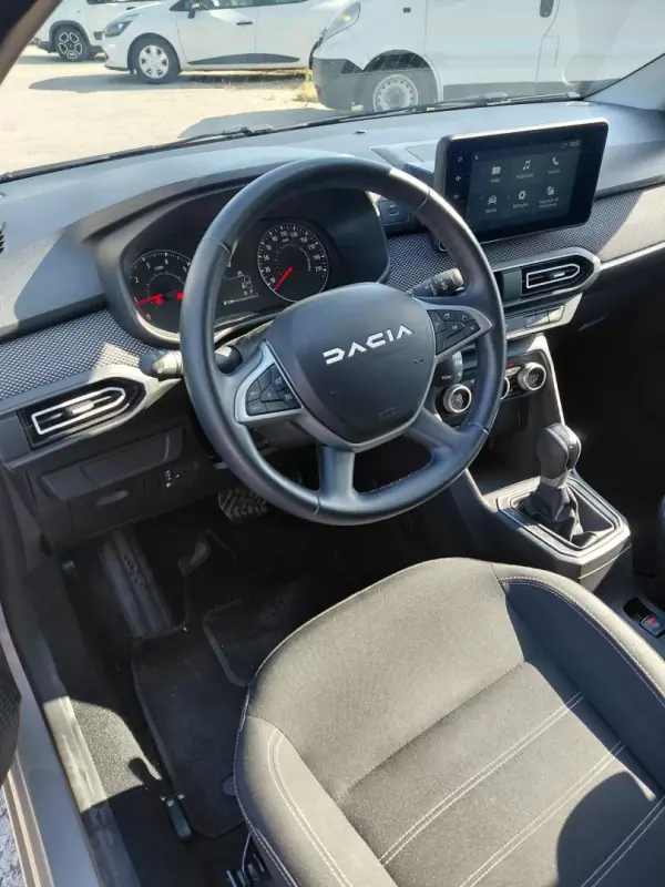Dacia Sandero 2023 - 15900 EUR, 30000 km - AUTO.MOTO.pt - 30000km - foto 3 de 13