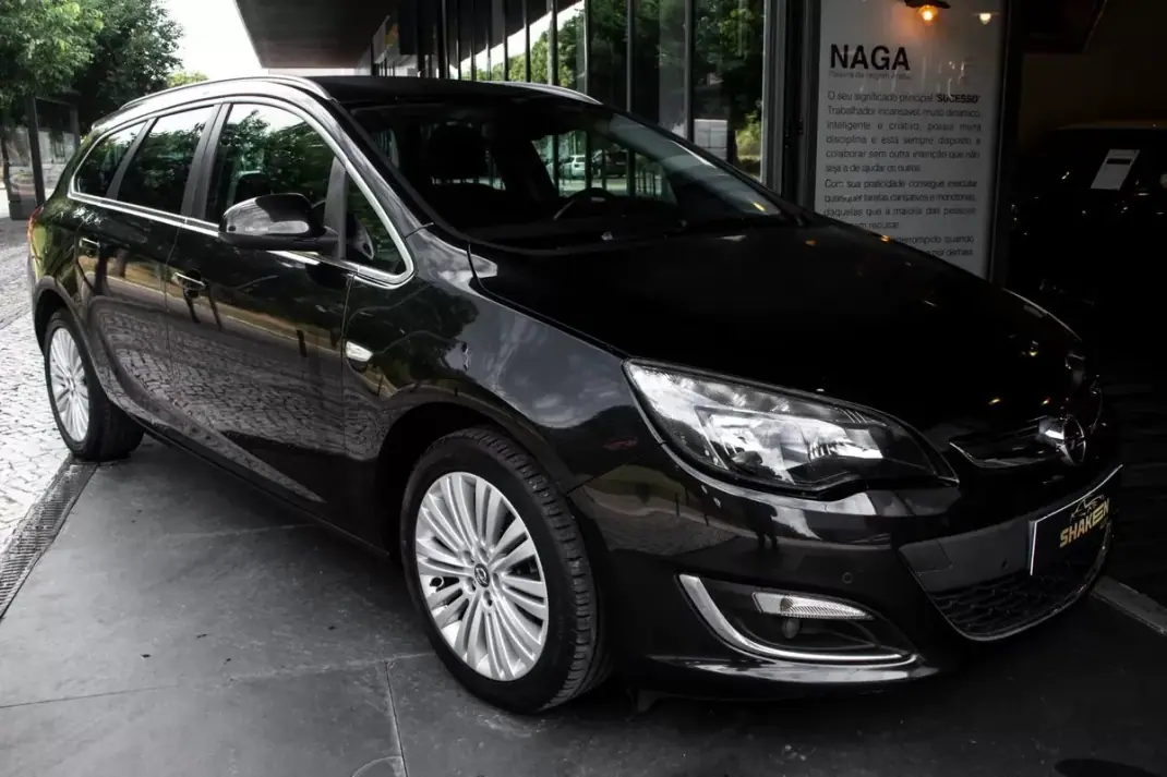 Opel Astra Sports Tourer 2013 - 6490 EUR, 240124 km - AUTO.MOTO.pt - 240124km - foto 11 de 30