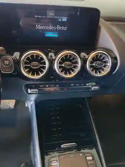 Mercedes-Benz EQA 2021 - 23000 EUR, 185000 km - AUTO.MOTO.pt - 185000km - foto 8 de 9