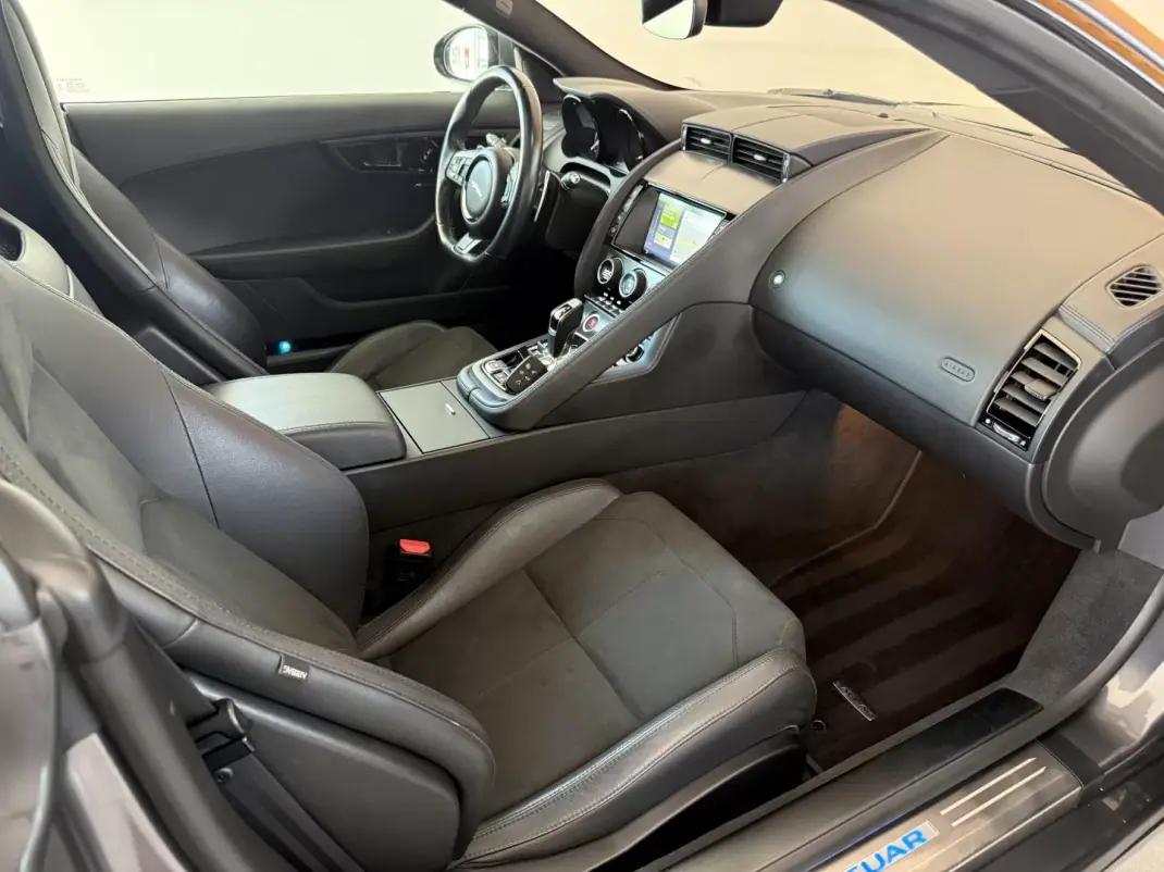 Jaguar F-Type 2018 - 46000 EUR, 64300 km - AUTO.MOTO.pt - 64300km - foto 87 de 135