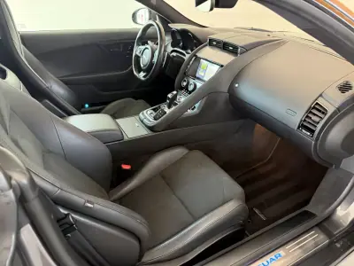 Jaguar F-Type 2018 - 46000 EUR, 64300 km - AUTO.MOTO.pt - 64300km - foto 87 de 135