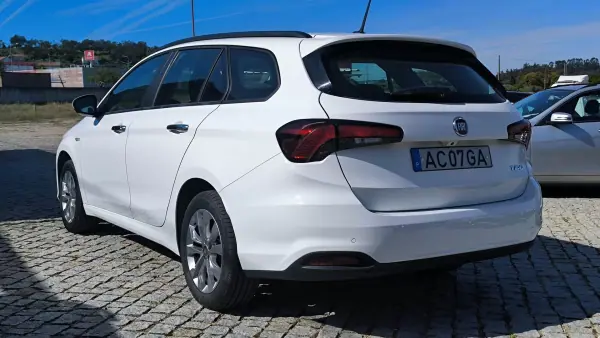 Fiat Tipo Station Wagon 2020 - 12450 EUR, 84184 km - AUTO.MOTO.pt - 84184km - foto 7 de 11