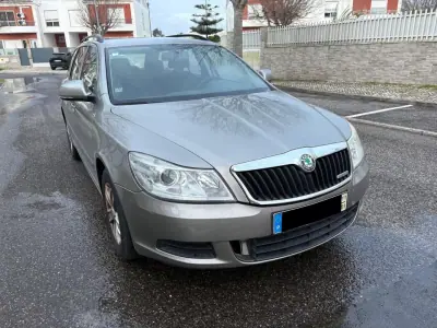 Skoda Octavia Break 2011 - 4750 EUR, 200000 km - AUTO.MOTO.pt - 200000km - foto 2 de 7