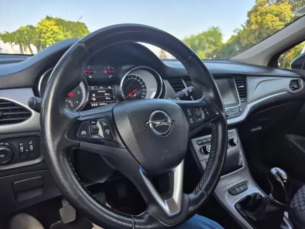 Opel Astra Sports Tourer 2018 - 11900 EUR, 164976 km - AUTO.MOTO.pt - 164976km - foto 9 de 21