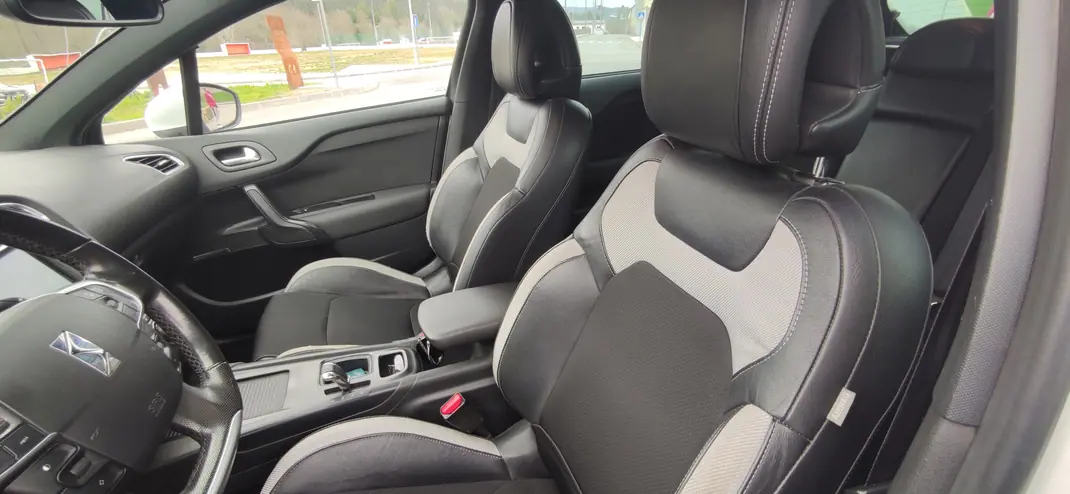 Citroën DS4 2011 - 8000 EUR, 172000 km - AUTO.MOTO.pt - 172000km - foto 5 de 10