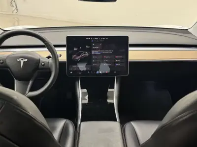 Tesla Model 3 2019 - 24890 EUR, 118800 km - AUTO.MOTO.pt - 118800km - foto 19 de 29