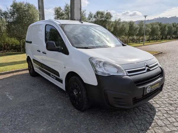 Citroën Berlingo 2016 - 8750 EUR, 220000 km - AUTO.MOTO.pt - 220000km - foto 6 de 10