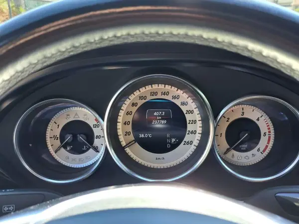 Mercedes-Benz CLS 350 2014 - 29000 EUR, 237000 km - AUTO.MOTO.pt - 237000km - foto 29 de 50
