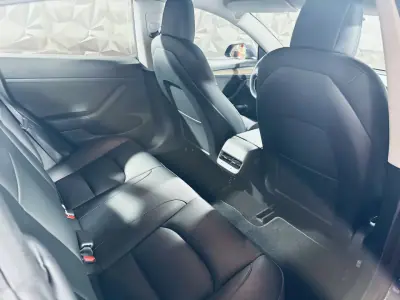 Tesla Model 3 2022 - 32990 EUR, 70718 km - AUTO.MOTO.pt - 70718km - foto 22 de 33