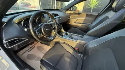 Jaguar XE 2017 - 16990 EUR, 190000 km - AUTO.MOTO.pt - 190000km - foto 25 de 28