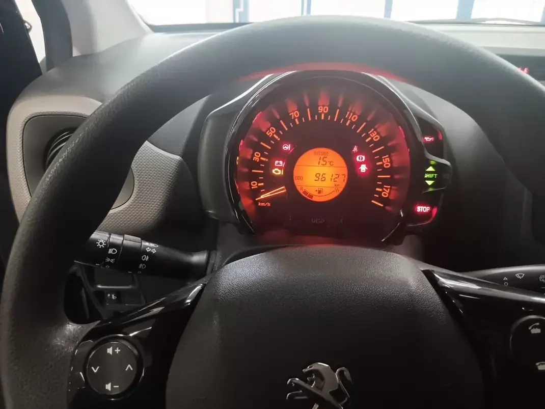 Peugeot 108 2019 - 10950 EUR, 95127 km - AUTO.MOTO.pt - 95127km - foto 10 de 12