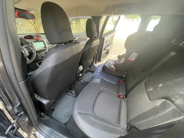 Jeep Renegade 2020 - 20500 EUR, 15000 km - AUTO.MOTO.pt - 15000km - foto 10 de 12