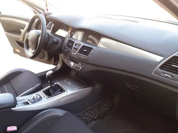 Renault Laguna Break 2012 - 8000 EUR, 186055 km - AUTO.MOTO.pt - 186055km - foto 6 de 26