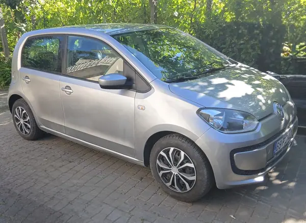 Volkswagen Up! 2016 - 7750 EUR, 35000 km - AUTO.MOTO.pt - 35000km - foto 2 de 5